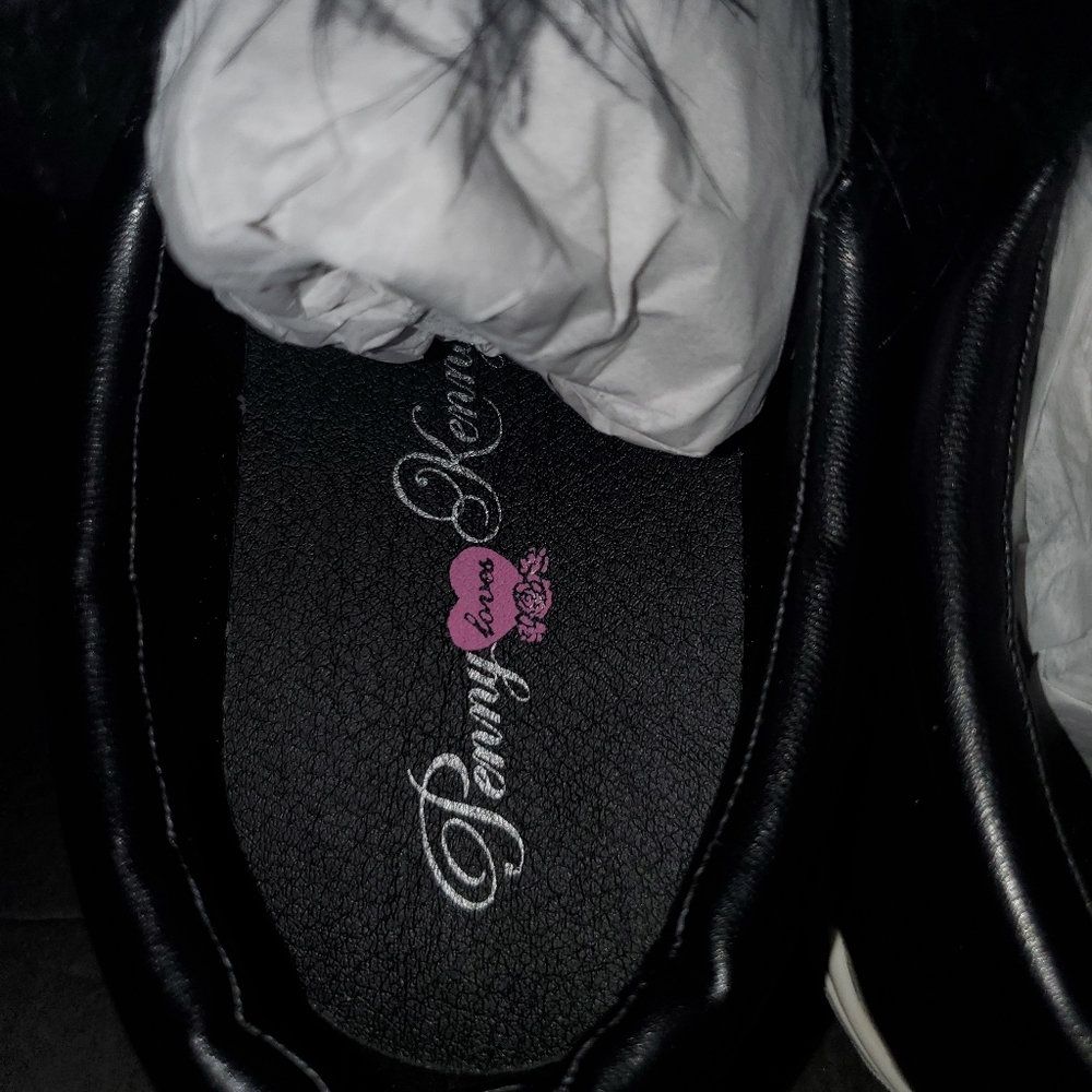 Shoes - Picture 4 of 9